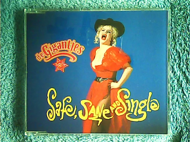 [MC-009287] Gigantjes - Safe, Sane And Single