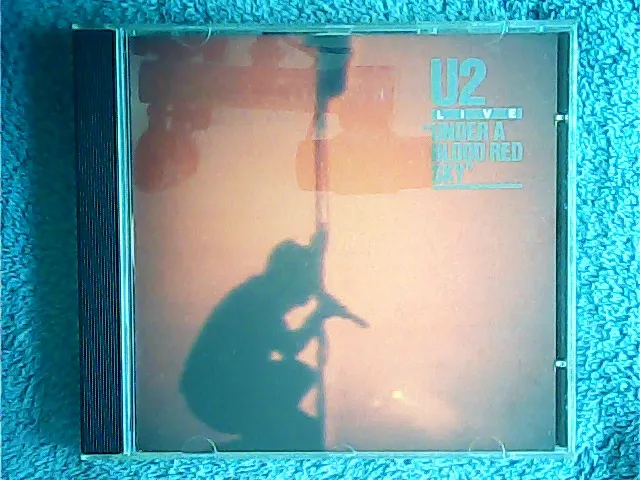 [MC-009931] U2 - Under A Blood Red Sky / Live