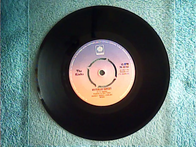 [MV-010398] Kinks - Waterloo Sunset / Dedicated Follower Of Fashion