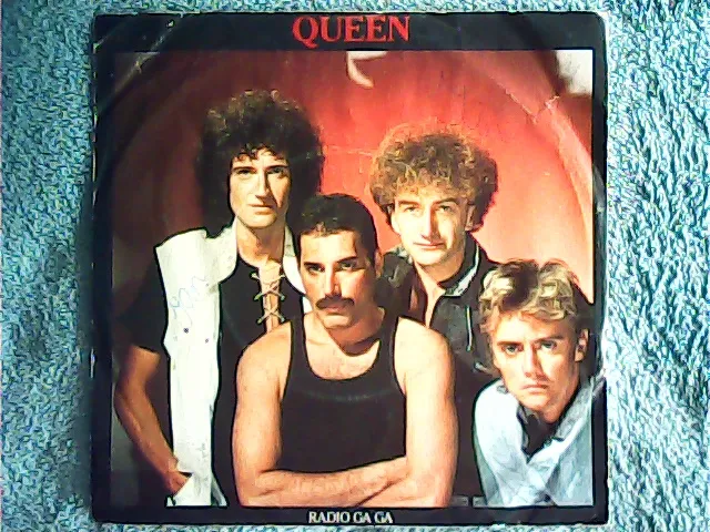 [MV-010420] Queen - Radio Ga Ga
